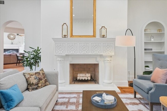 Building Photo - 6807 Lupton Dr
