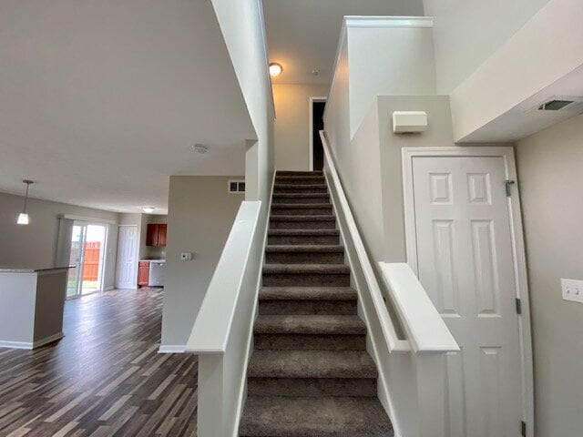 Building Photo - Fantastic 4 Bedroom, 2.5 Bath w/LOFT in Brookfield Place