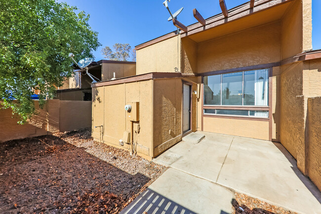 Building Photo - 2-Bedroom Retreat in Phoenix, AZ