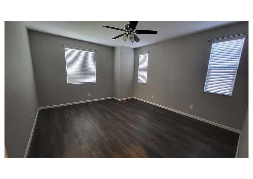 Building Photo - 1750 Bella Lago Dr