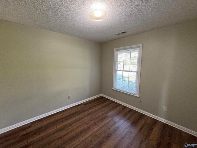 Building Photo - 115 Sleepy Hollow Ln