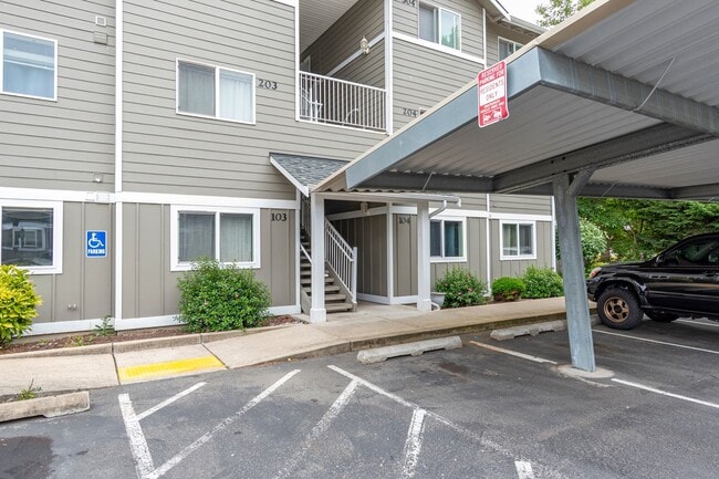 Building Photo - Updated 2 Bedroom 2 Bath Condo near Ft. Nu...