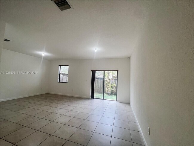 Building Photo - 15001 SW 119th Ln