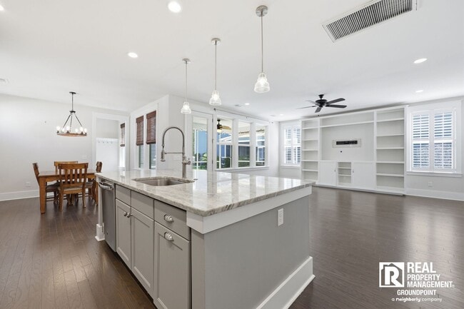 Building Photo - 236 Oak View Way