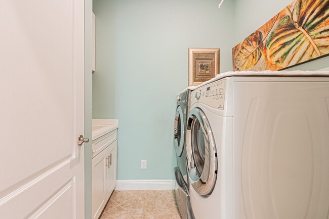 Building Photo - Seasonal or Annual Luxury Home With Pool in Reflection Lakes - AVAIL APRIL-FORWARD