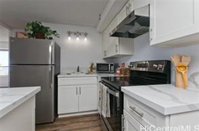 Building Photo - 37th Floor 2 Bed/ 2 Bath/ 1 Assigned parking Condo with views, A/C, Pool, & W/D in unit!