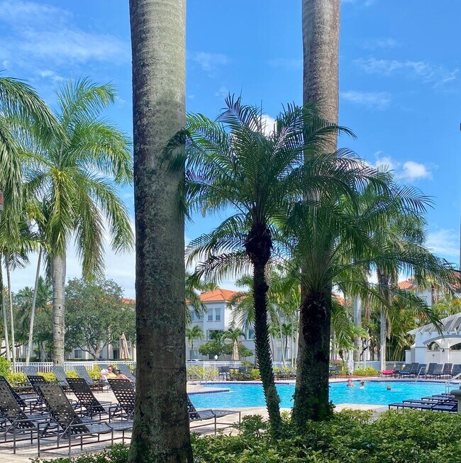 Building Photo - Greenhills-11032