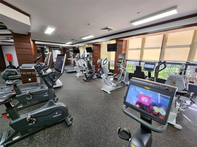 Building Photo - 18151 NE 31st Ct