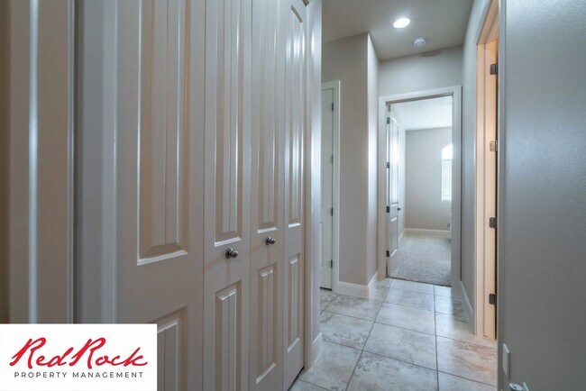 Building Photo - Minimally Furnished home in Little Valley!