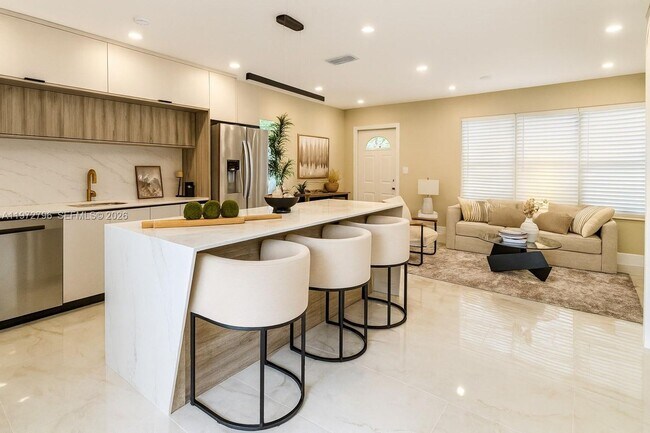 Building Photo - 1399 NE 38th St