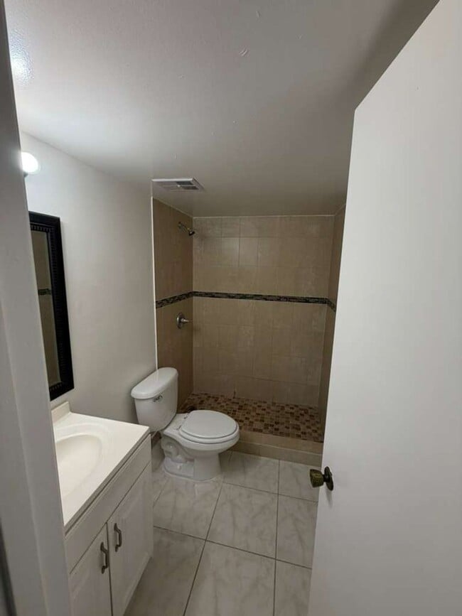 Building Photo - NICE UNIT FOR RENT!!! 2/2 EXCELLENT LOCATION!!