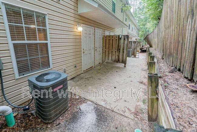 Building Photo - 241 Dixie Dr