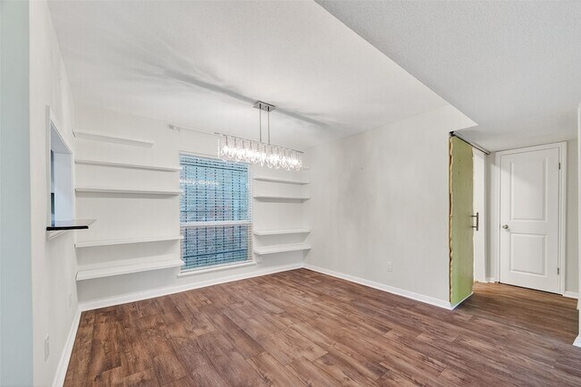 Building Photo - 3700 W Clay St