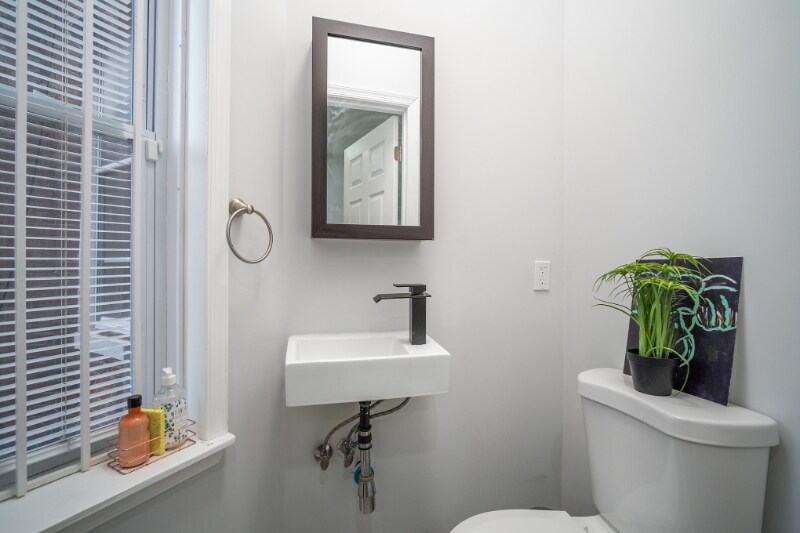 Building Photo - 5940 Walton Ave