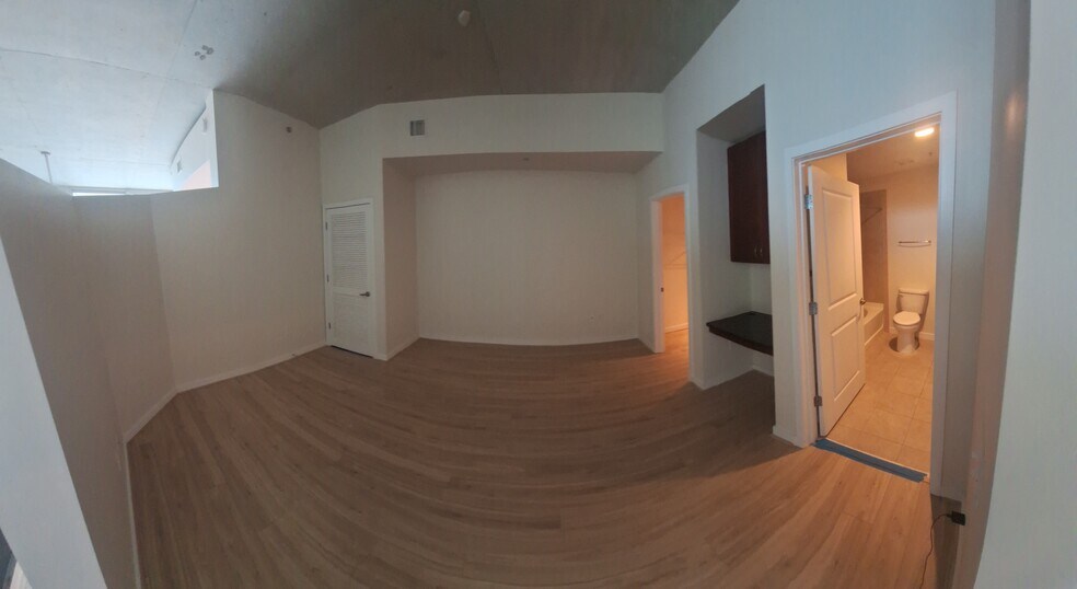 Bedroom - 777 N Ashley Dr