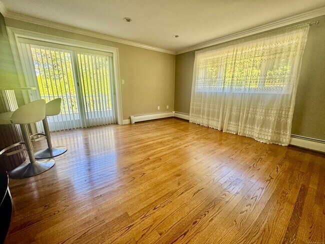 Building Photo - 317 Weeping Willow Ln