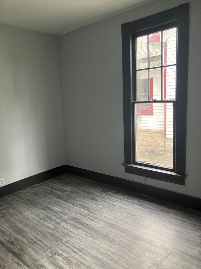 Building Photo - 517 Sheridan St