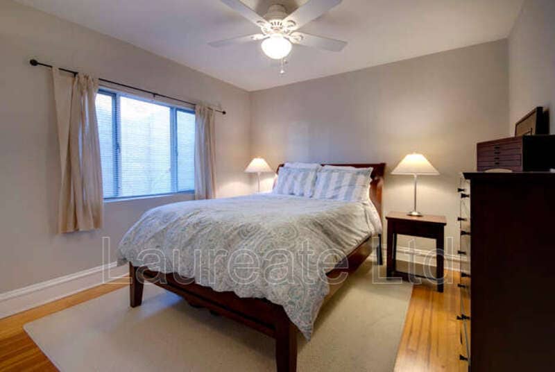 Building Photo - 2325 Ivanhoe St