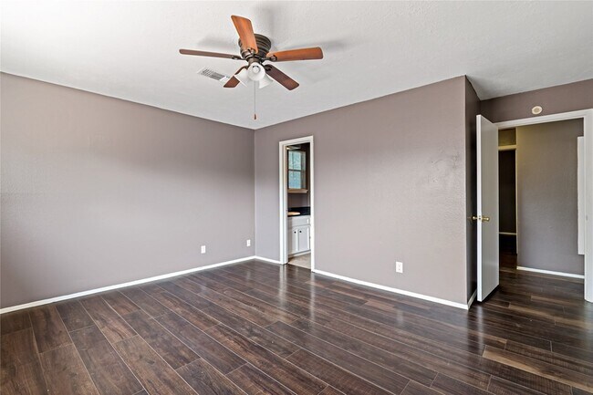 Building Photo - 11610 Hillcroft Ave