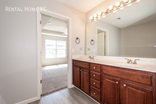 Building Photo - 2-bed, 2.5-bath 2-story Townhouse w/Finish...