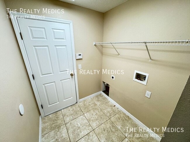 Building Photo - 321 Drum Ln
