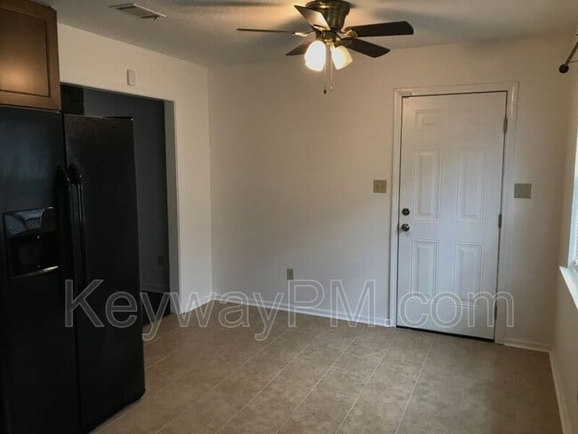 Building Photo - 3403 Pine Hill Rd