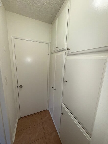 Building Photo - 1114 W 18th St