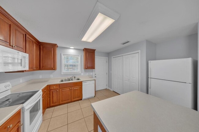 Building Photo - 5086 Greyfield Pl N