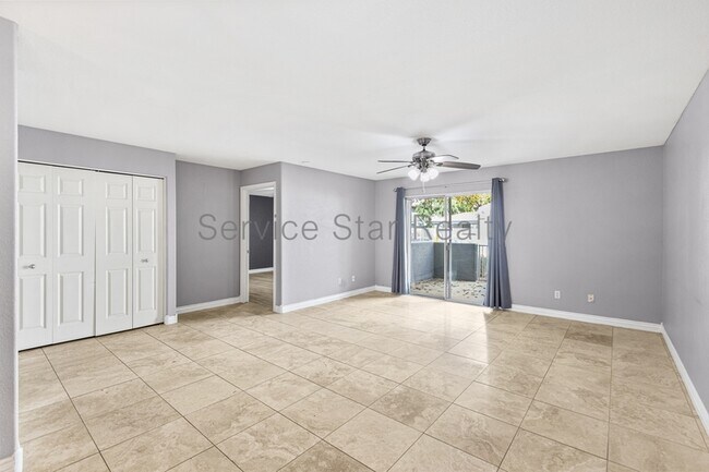 Building Photo - 220 N 22nd Pl