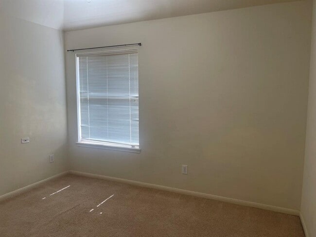 Building Photo - 3810 Hillbrook Dr