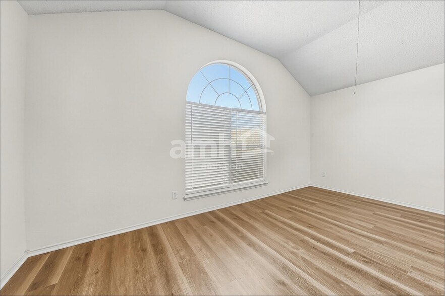 Building Photo - 413 Bretts Way