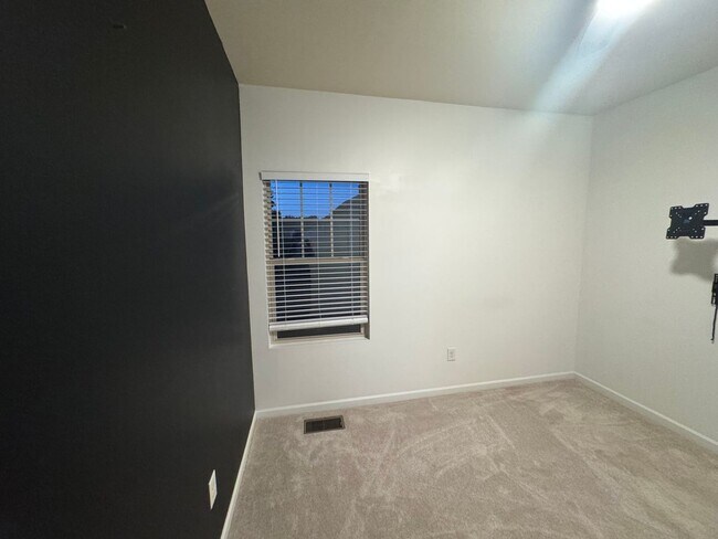 Building Photo - 1052 Spacious Skies Ln