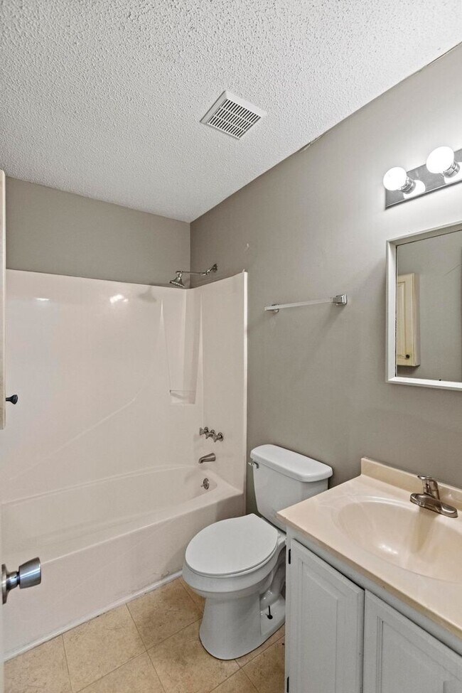 Building Photo - 130-132-132 Pine Crest Dr