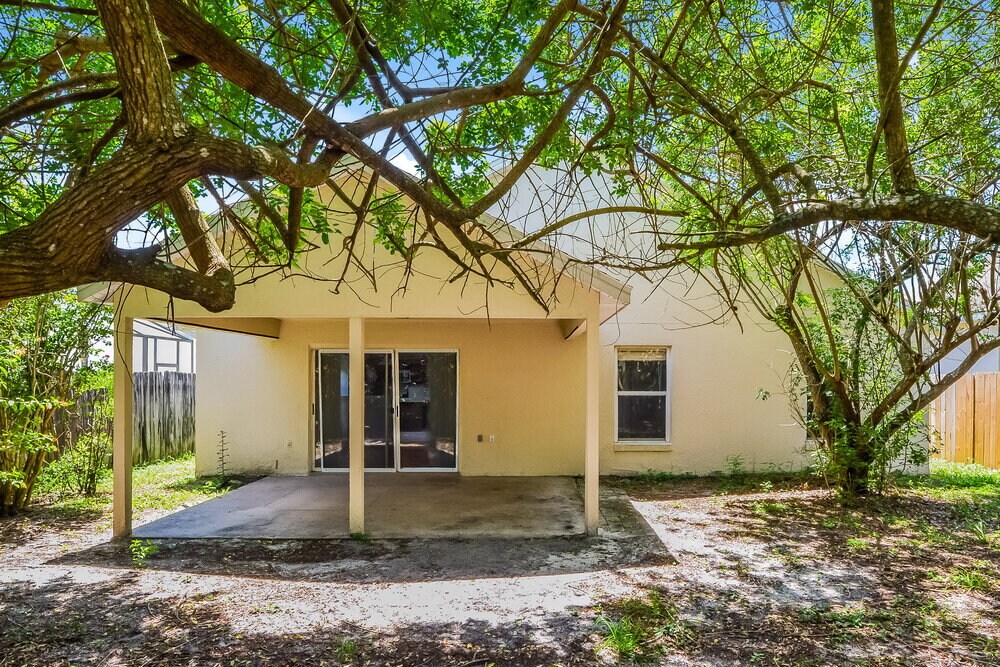 Building Photo - 10025 River Glen Ct