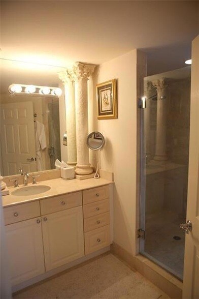 Building Photo - 3200 N Ocean Blvd