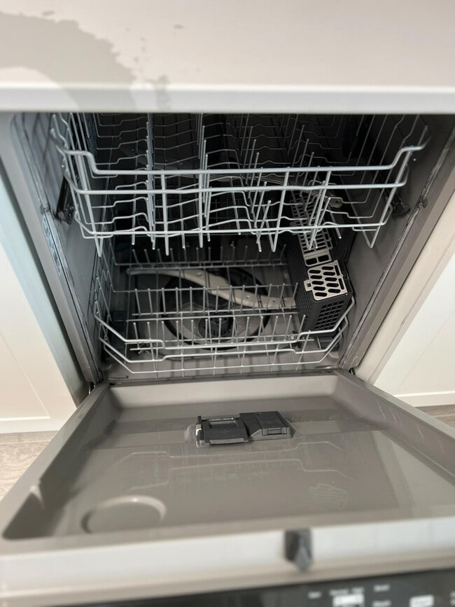 Building Photo - 515 N 7th St