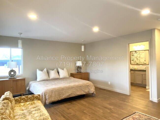 Building Photo - 2168 Wildwood Dr