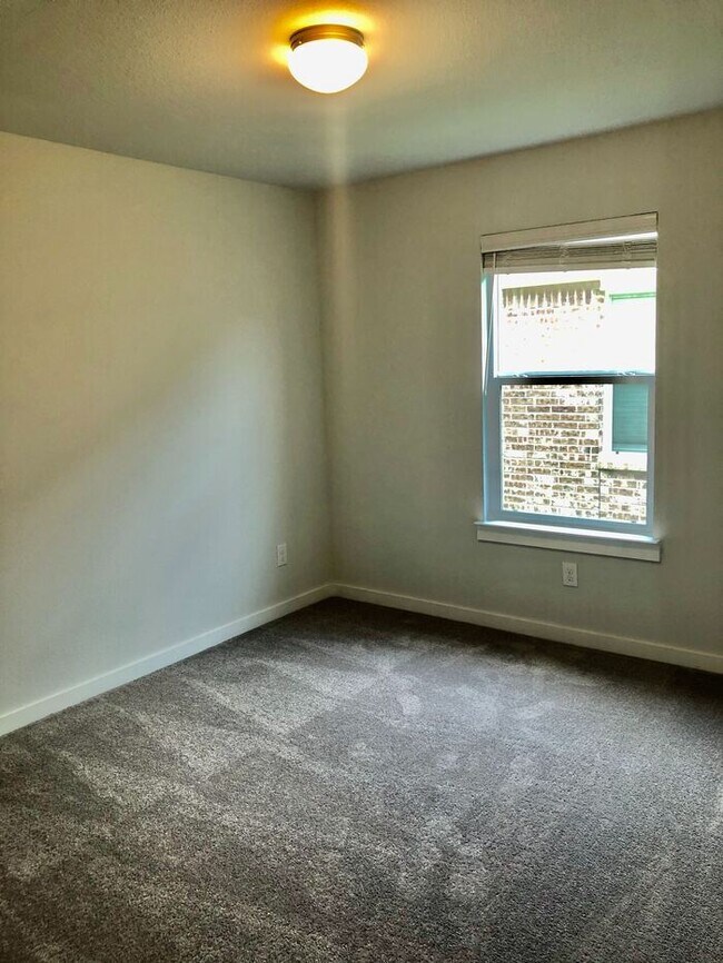 Building Photo - 8928 Prairie Dawn Dr