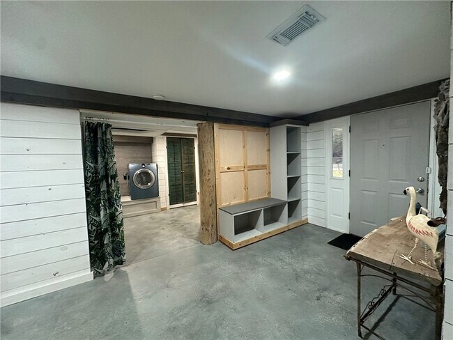 Building Photo - 810 S Sandpiper St