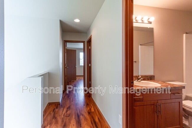 Building Photo - 3604 NE 81st Cir