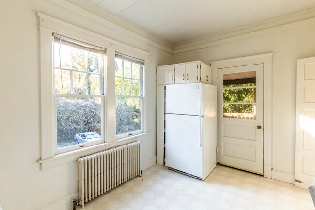 Building Photo - 213 Todd Ave