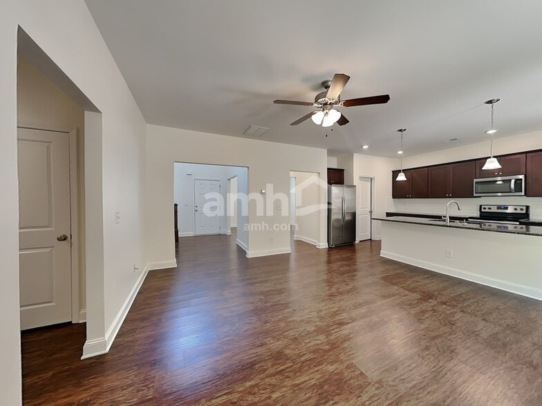 Building Photo - 455 Pearson Cir