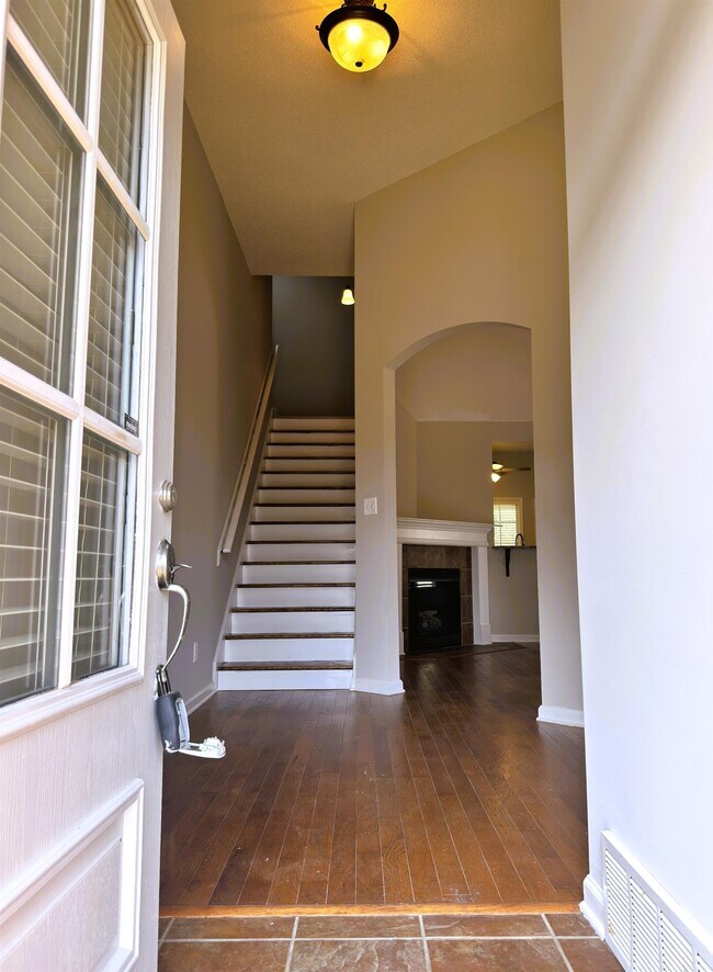 Building Photo - 10228 Morning Hill Dr