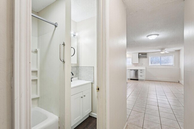 Building Photo - 17256 Kenyon St NE