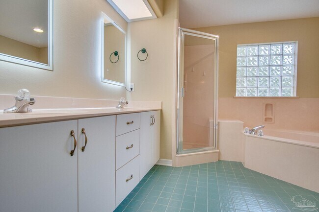 Building Photo - 2042 Hamilton Crossing Dr