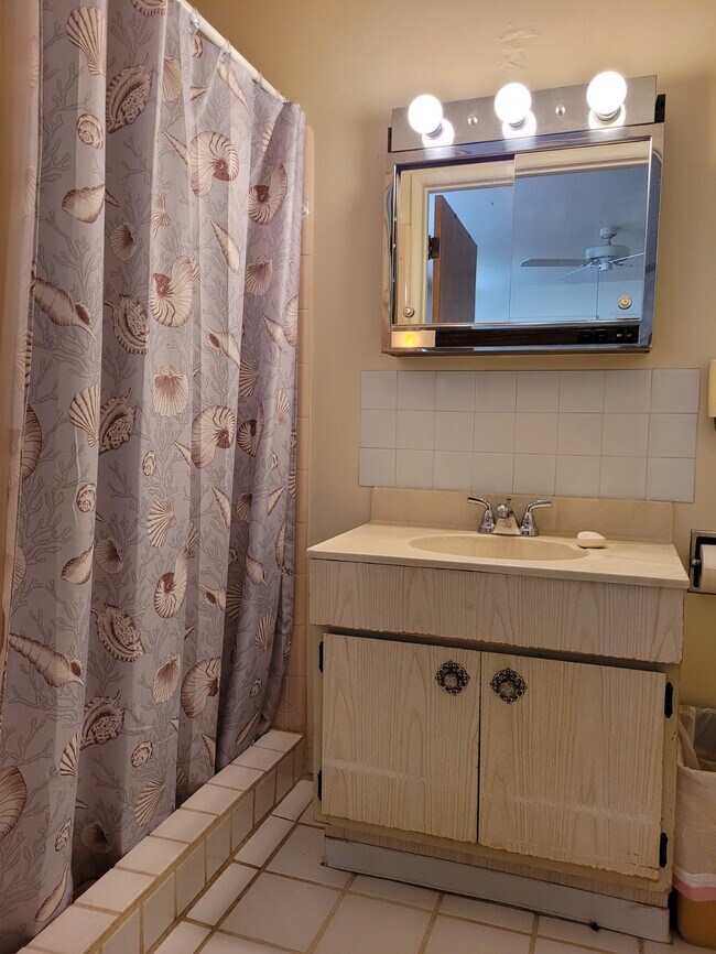 Building Photo - 600 El Recreo Ct