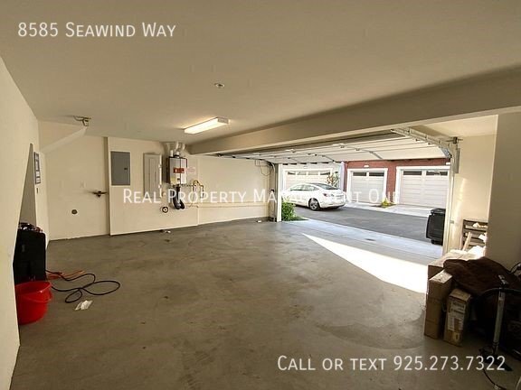 Building Photo - Gorgeous 3 Bed/3.5 Bath Home in Perfect Ne...