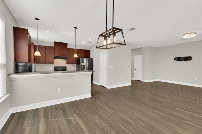 Building Photo - 900 Sawbuck Dr