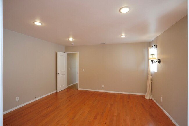 Building Photo - Beautiful North Hollywood 3 Bedroom, 2 Bath Single Family Home  *** Non-Smoking***