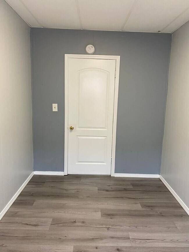 Building Photo - 427 3rd Ave